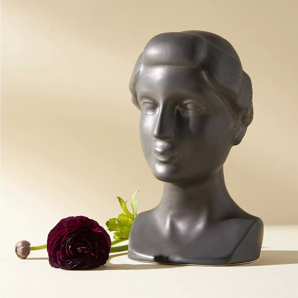 Anthropologie Giovanna Bust